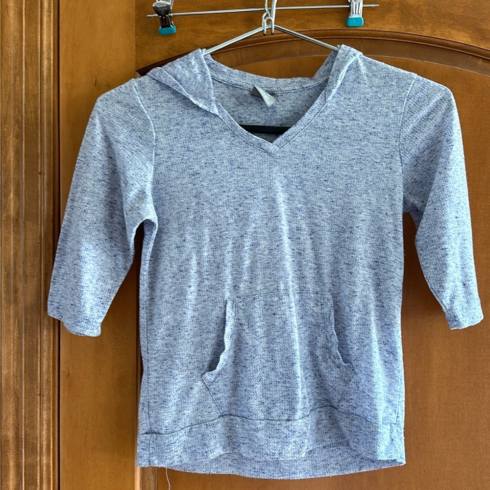 Marika Girls Three Quarter Sleeve Hooded Shirt.  Heathered Navy Blue Size 12